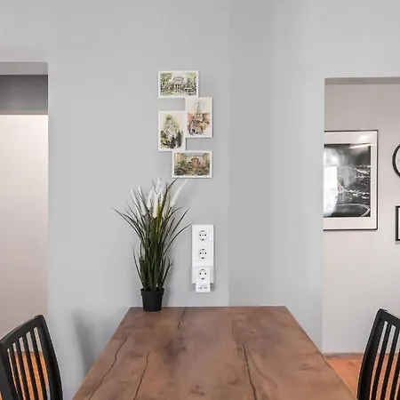 Lejlighed Brand New & Cosy Apartment With A Working Space