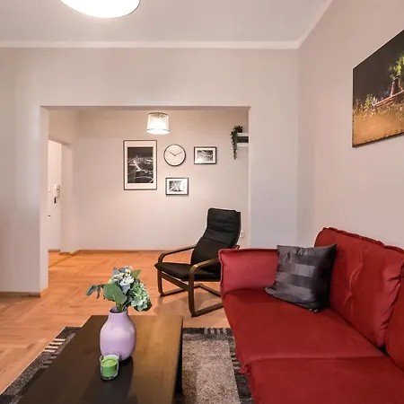 Brand New & Cosy Apartment With A Working Space *