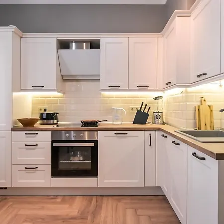 Brand New & Cosy Apartment With A Working Space *