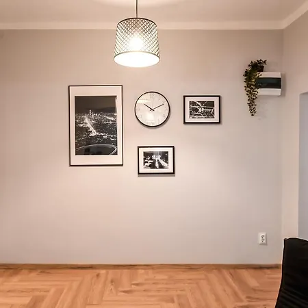Brand New & Cosy Apartment With A Working Space شقة
